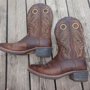 Ariat Heritage Roughstock cowboy boots